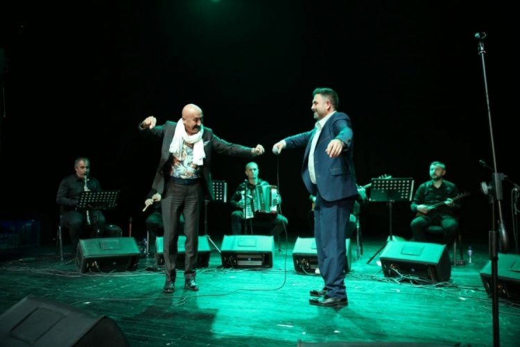 Bursa'da Tayyare K&uuml;lt&uuml;r Merkezi'nde t&uuml;rk&uuml; ş&ouml;leni