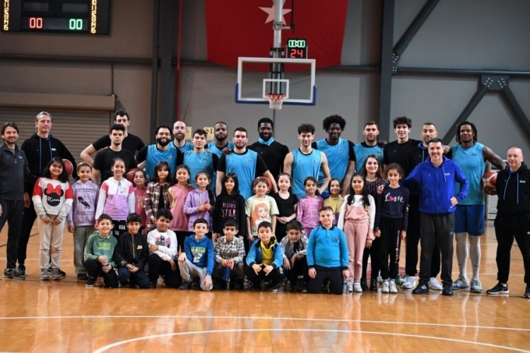 &Ouml;ğrenciler Tofaş Basketbol takımını ziyaret etti