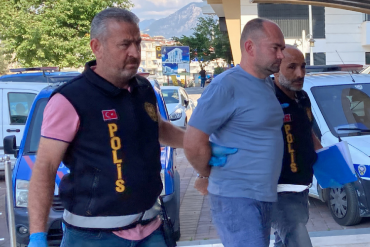 Antalya'da 2 &ccedil;ocuğunu &ouml;ld&uuml;ren Ukraynalı baba: Fakir yaşamalarını istemedim