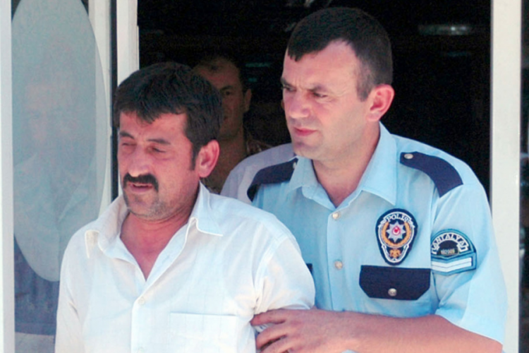 Antalya'da eşini av t&uuml;feğiyle &ouml;ld&uuml;ren sanığın cezası belli oldu