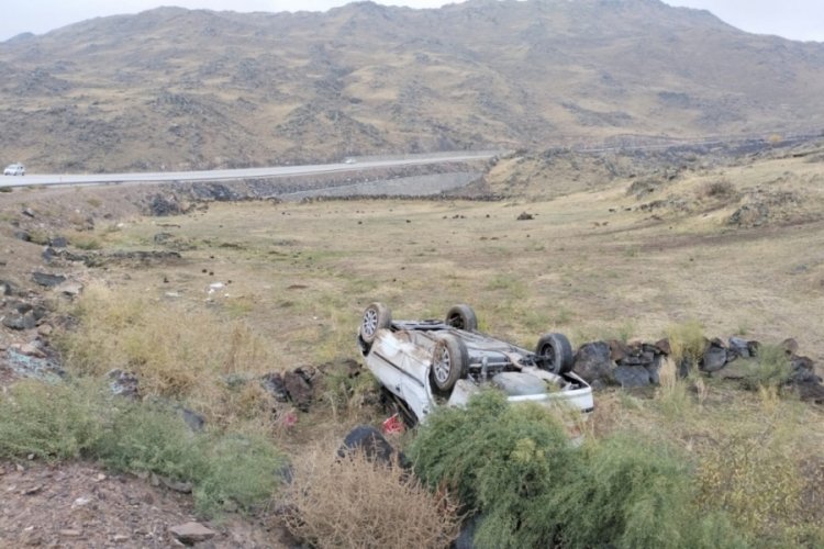Iğdır'da otomobil şarampole devrildi: Yabancı uyruklu 7 kişi yaralandı