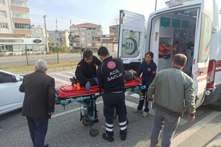 Bursa Orhangazi'de motosikletli s&uuml;r&uuml;c&uuml; kadına &ccedil;arptı!
