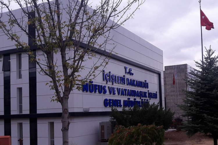 N&uuml;fus ve Vatandaşlık İşleri'nde g&uuml;nl&uuml;k işlem rekoru kırıldı