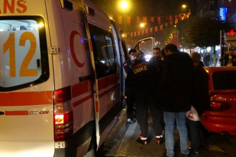 Malatya'da silahlı ve bı&ccedil;aklı kavga: Yaralılar var...