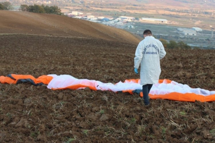 Yama&ccedil; paraş&uuml;t&uuml;ne eli sıkışınca y&uuml;ksekten d&uuml;şerek &ouml;ld&uuml;