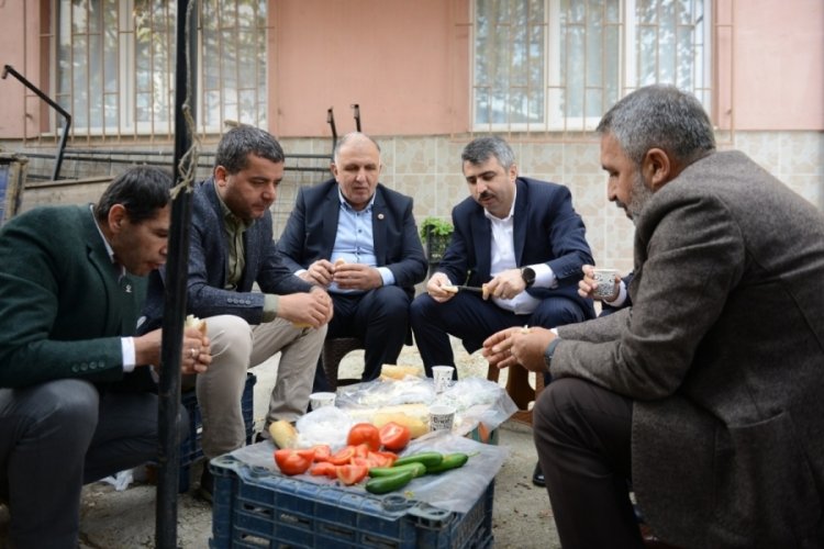 Bursa'da Başkan Yılmaz, pazar esnafını ziyaret etti