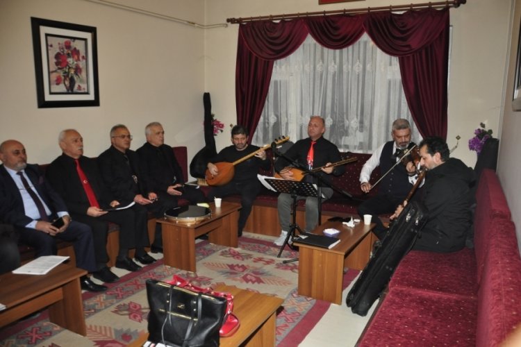 Gen&ccedil;leşen T&uuml;rk&uuml;ler Proje topluluğu  Atat&uuml;rk'&uuml; anma gecesinde bir araya geldi