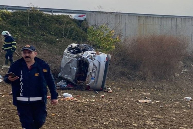 Edirne'de kontrolden &ccedil;ıkan ara&ccedil; şarampole u&ccedil;tu: 2 yaralı