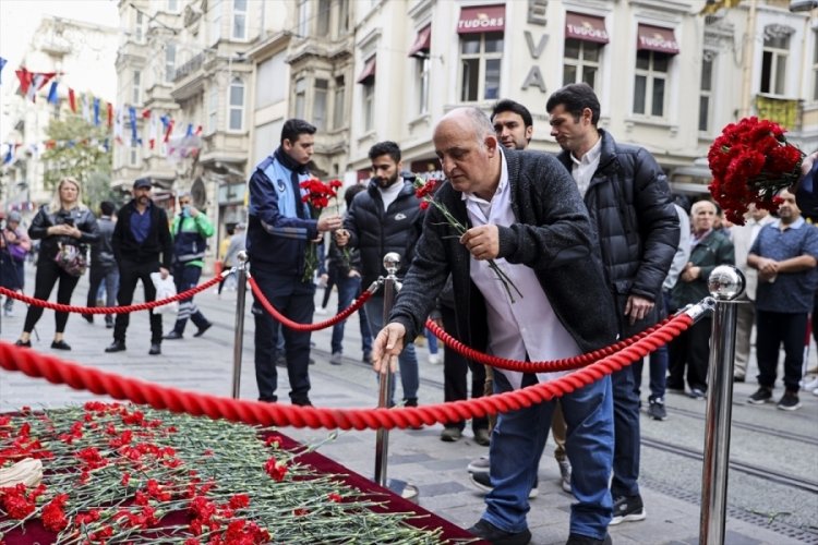 Patlamada hayatını kaybedenler olay yerinde anılıyor