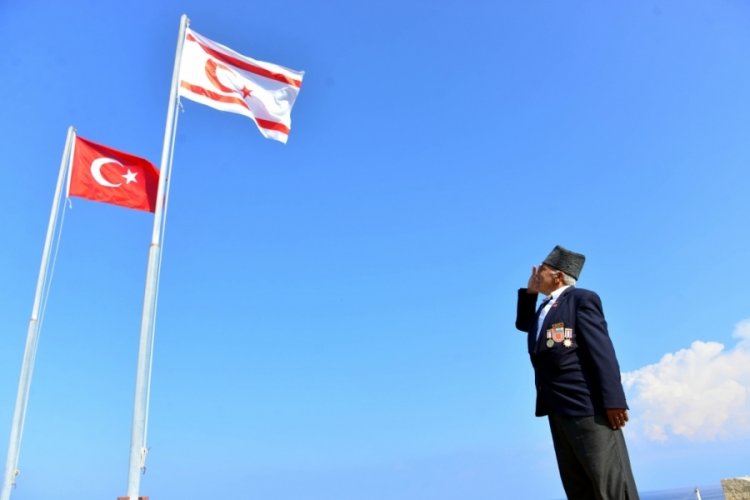 Kahramanmaraşlı Kıbrıs Gazisi, 48 yıl sonra 2 arkadaşını kaybettiği Girne Kalesi'nde
