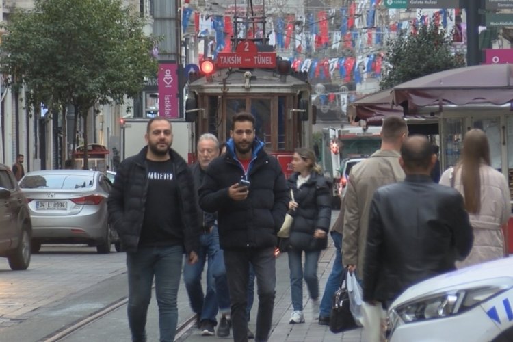 İstanbul İstiklal Caddesi'nde hayat normale d&ouml;n&uuml;yor