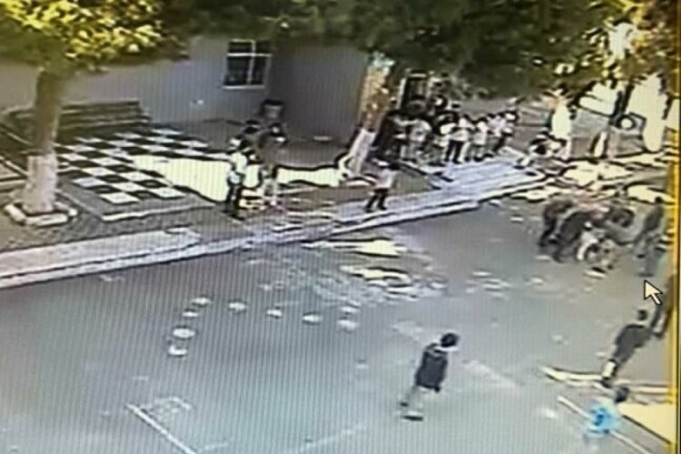 Nefes borusuna ekmek ka&ccedil;an Halil'i, Heimlich manevrası kurtardı