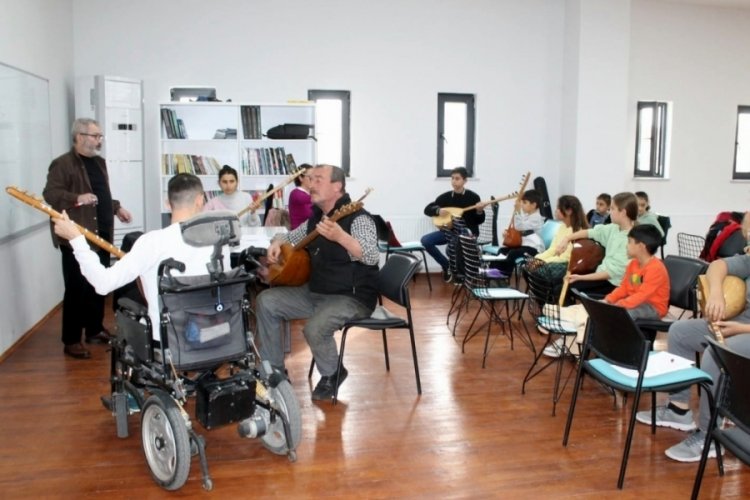 Bursa Yenişehir'de engelliler m&uuml;zik eğitimi alıyor