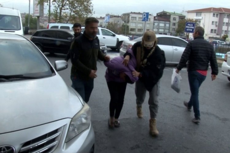 G&ouml;zaltına alınan iki ş&uuml;pheli arasındaki dikkat &ccedil;eken detay