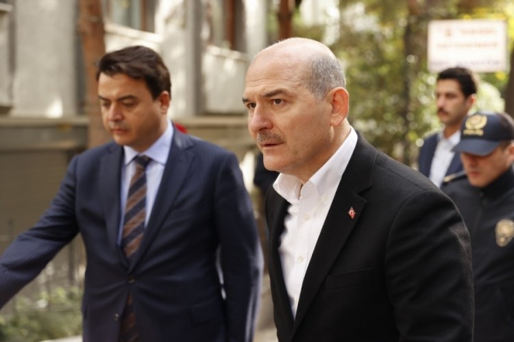 Bakan Soylu'dan, saldırıda hayatını kaybeden anne ile kızın ailesine taziye ziyareti