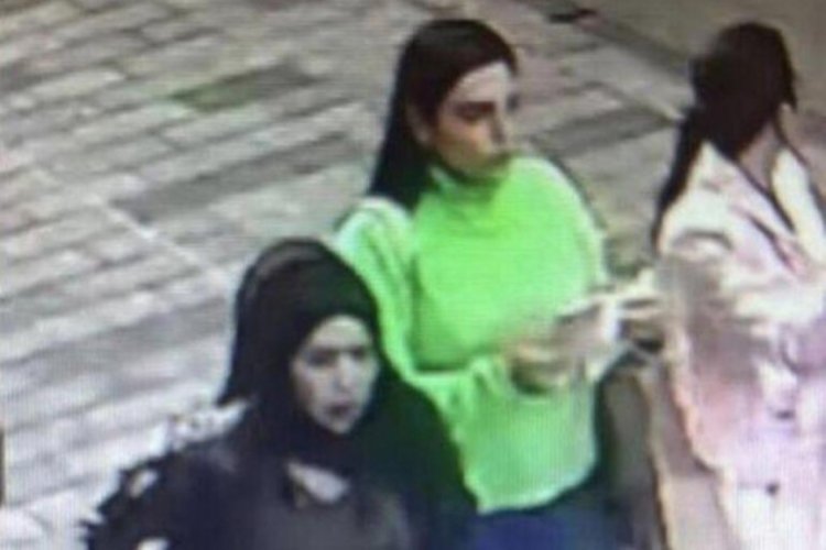 Ter&ouml;ristin yanında g&ouml;r&uuml;nen o iki kadının kim olduğu ortaya &ccedil;ıktı