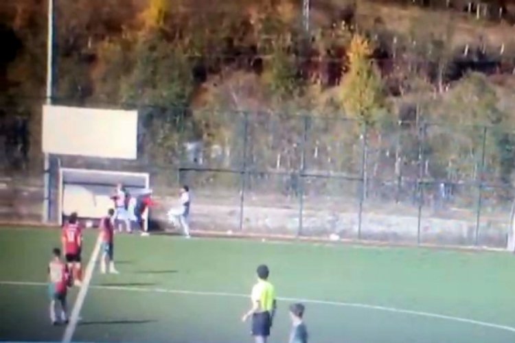Zonguldak'ta ma&ccedil;ta antren&ouml;rler tekme tokat kavga etti