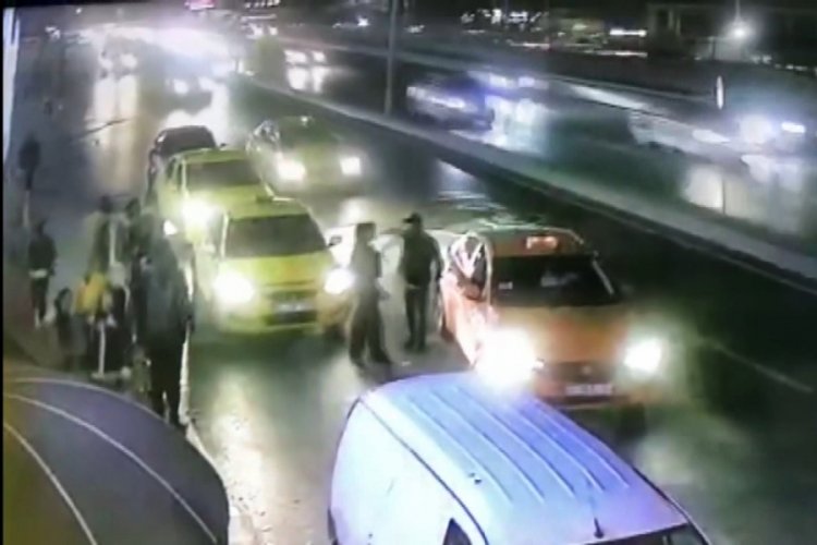 İstanbul'da gen&ccedil; kıza &ccedil;arpan s&uuml;r&uuml;c&uuml; i&ccedil;in tutuklama kararı