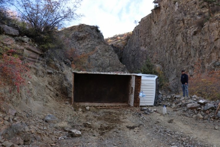 Erzurum'da 800 metrelik bağ yolu &ouml;l&uuml;m sa&ccedil;ıyor