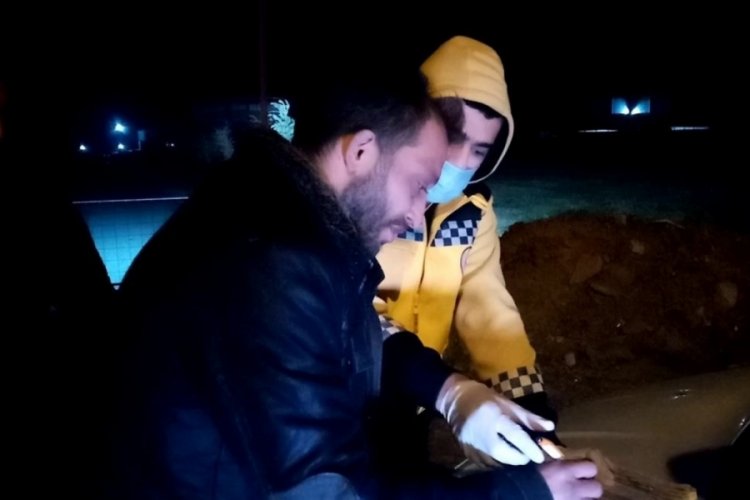 Tekirdağ'da kazada yaralanan alkoll&uuml; s&uuml;r&uuml;c&uuml; hastaneye gitmemek i&ccedil;in direndi