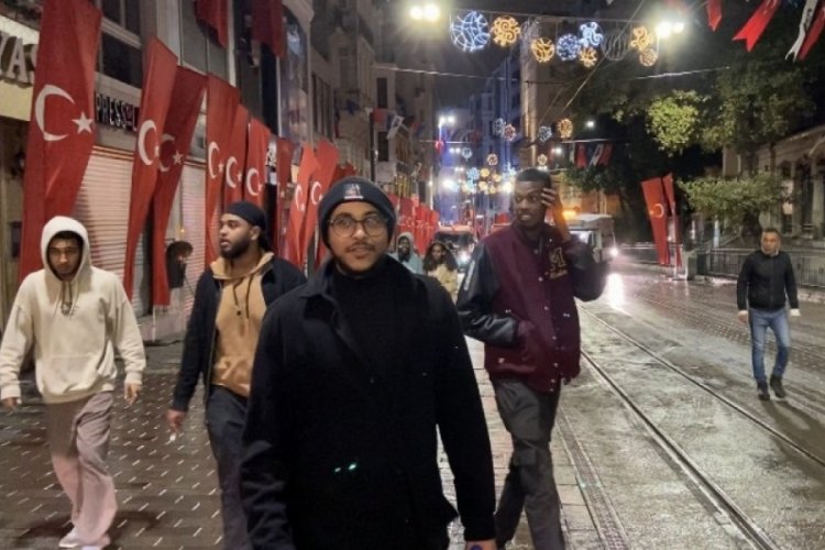 İstiklal Caddesi yeniden ara&ccedil; ve yaya trafiğine a&ccedil;ıldı