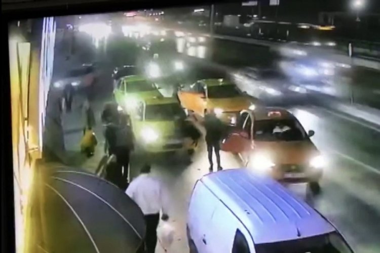 İstanbul'da gen&ccedil; kıza &ccedil;arparak ağır yaralayan s&uuml;r&uuml;c&uuml; adliyeye sevk edildi