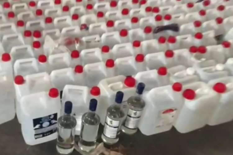 Kocaeli'de minib&uuml;ste 300 litre etil alkol ele ge&ccedil;irildi