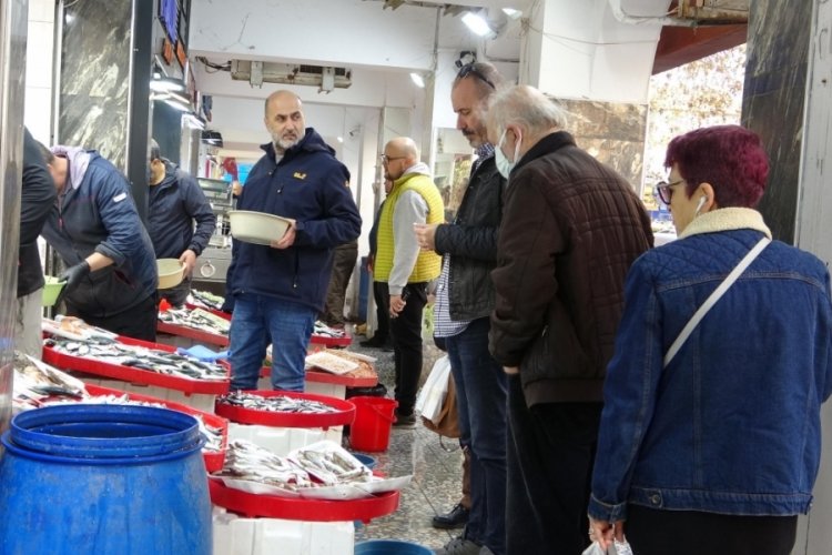 Marmara Denizi'nde beklenen l&uuml;fer akını gecikti