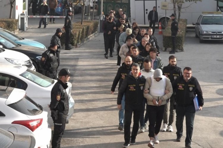Eskişehir'de, &ouml;l&uuml;mle sonu&ccedil;lanan kavgada 17 ş&uuml;pheli adliyede