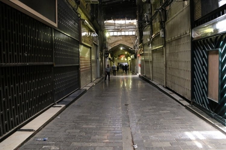 İran'da esnaf Mahsa Emini g&ouml;sterilerinde kepenk kapattı