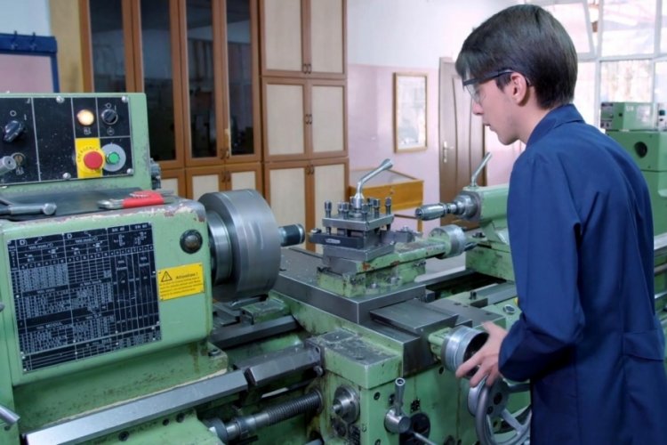 Bakan &Ouml;zer: Mesleki eğitim merkezlerinde kayıtlı 1 milyon 33 bin &ouml;ğrencimiz bulunuyor