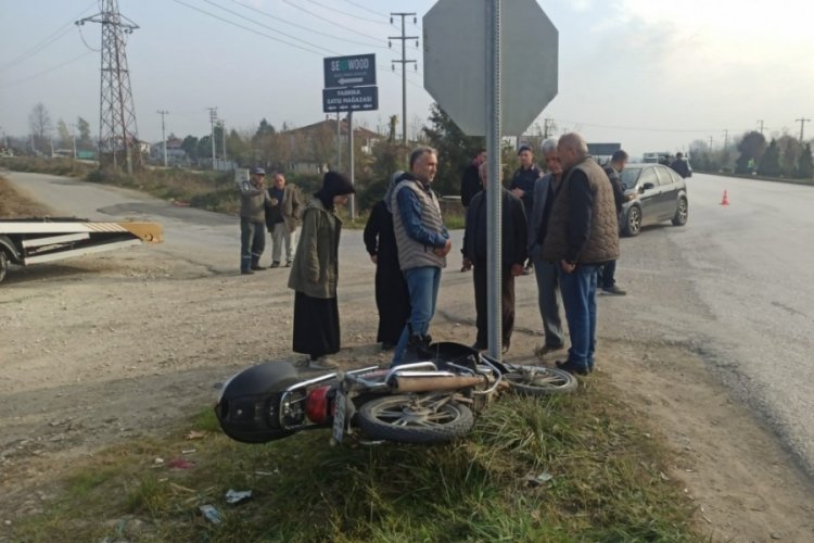 D&uuml;zce'de motosiklet ile otomobilin &ccedil;arpıştığı kazada 2 kişi yaralandı