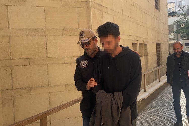 Bursa'da feribotu ka&ccedil;ırdığı i&ccedil;in bomba ihbarı yapan bir kişi adliyeye sevk edildi