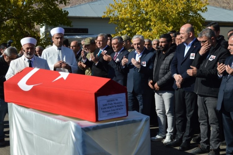 &Ccedil;atışmada şehit olan Fethi Sekin'in babası, Elazığ'da toprağa verildi