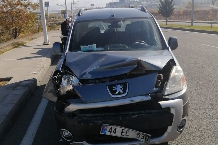 Malatya'da iki ayrı kazada 3 kişi yaralandı
