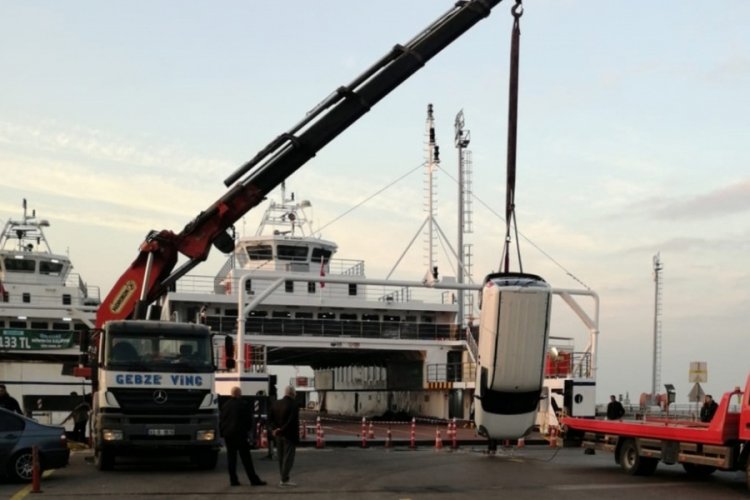 Kocaeli'de 35 bin liralık cezaya sinirlendi, aracını denize attı