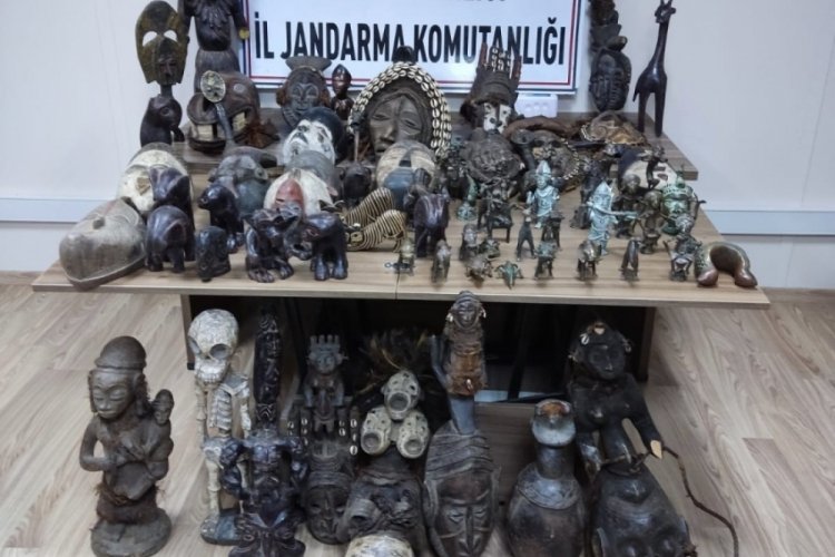 Manisa'da durdurulan ara&ccedil;tan tarih fışkırdı
