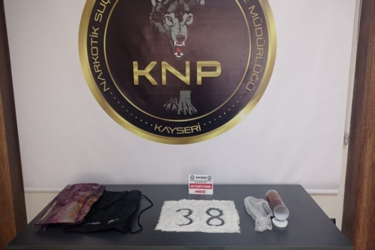 Kayseri'de yolcu otob&uuml;s&uuml;ne uyuşturucu operasyonu: 2 g&ouml;zaltı