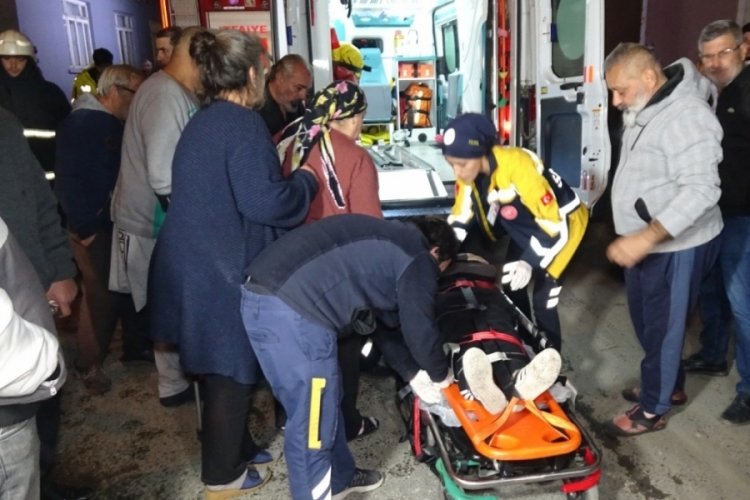 D&uuml;zce'de direksiyon hakimiyetini kaybetti, elektrik direğine &ccedil;arptı