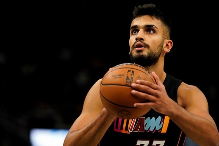 &Ouml;mer Faruk Yurtseven bileğinden ameliyat oldu