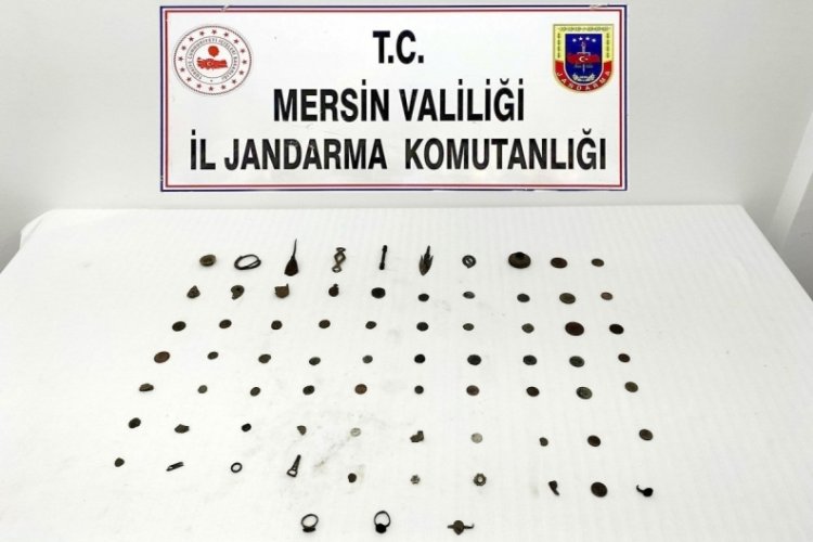 Mersin'de tarihi eserleri satmaya &ccedil;alışırken jandarmaya yakalandı
