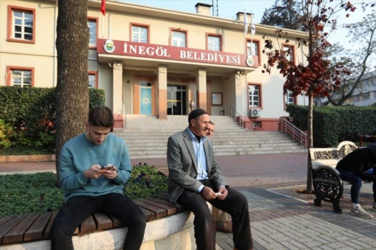 Bursa İneg&ouml;l'de vatandaşlardan wifi noktalarına yoğun ilgi
