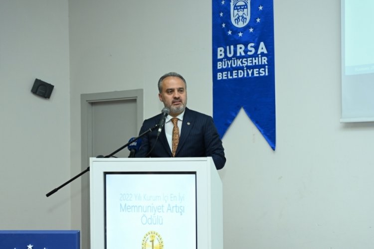 Bursa B&uuml;y&uuml;kşehir Belediye Başkanı Alinur Aktaş'tan personelin 'en'lerine &ouml;d&uuml;l