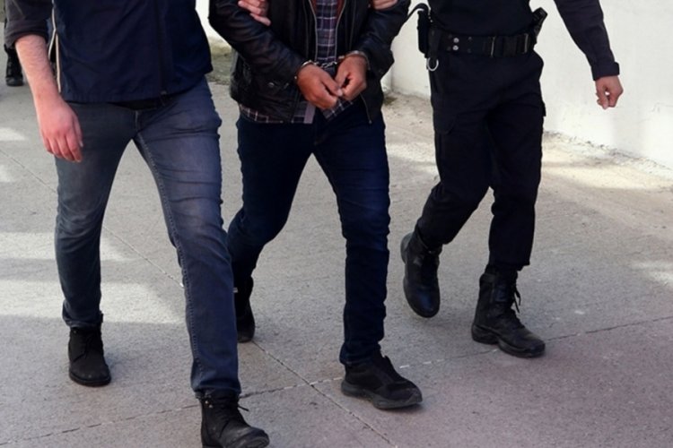 Yasa dışı yollarla &uuml;lkeye girmeye &ccedil;alışan 5 kişi yakalandı