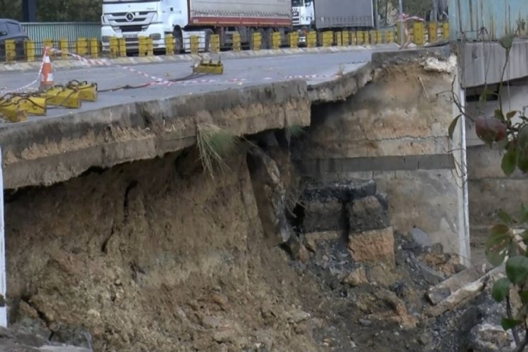 İstanbul'da istinat duvarı &ccedil;&ouml;kt&uuml;! E-5 bağlantı yolu trafiğe kapatıldı