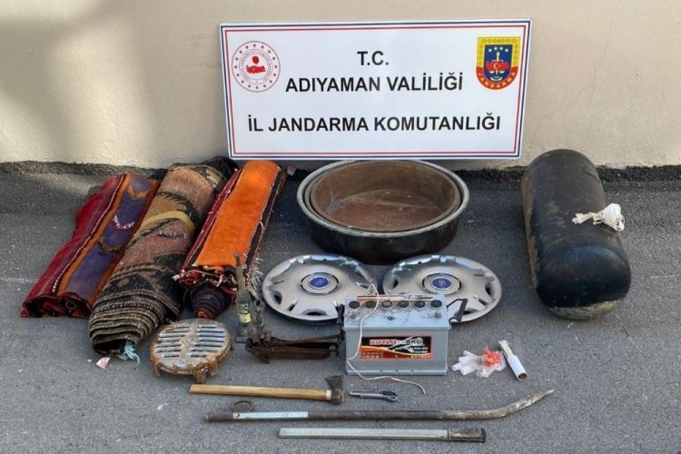 Adıyaman'da ara&ccedil;lardan par&ccedil;a &ccedil;alan 2 şahıs tutuklandı