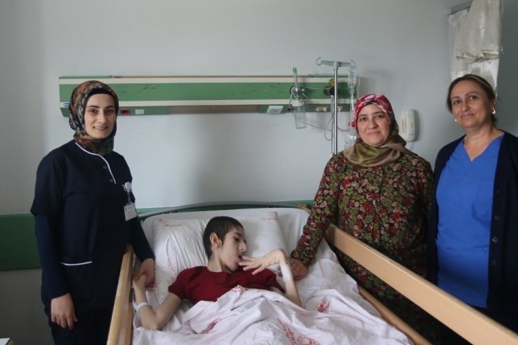 Samsun'da bir hastanın omurga eğriliği 5,5 saatlik ameliyatla d&uuml;zeltildi