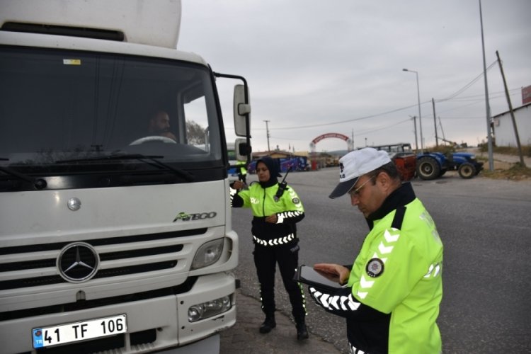 Tekirdağ'da y&uuml;k taşıyan ara&ccedil;lar denetlendi