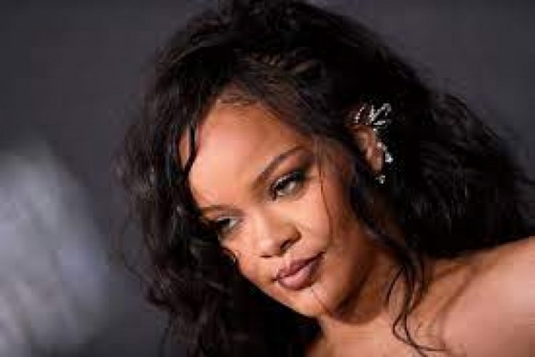 Rihanna: K&uuml;lotlarımı Beyonce giysin