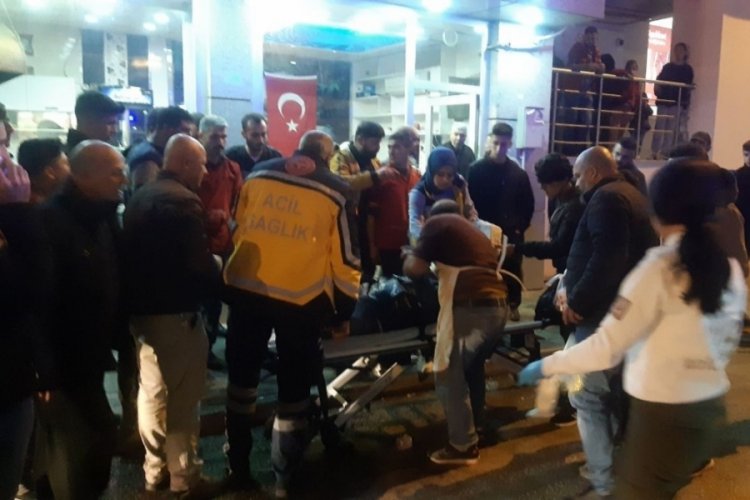 Gaziantep'te motosiklet otomobile &ccedil;arptı: 1 yaralı